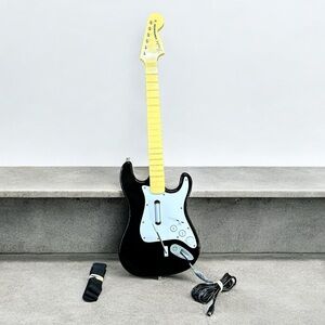 Fender Stratocaster RockBand Guitar Hero Wired Controller Xbox 360 822152